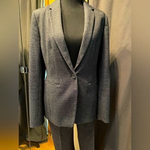 Gray Ann Taylor suit - size 6